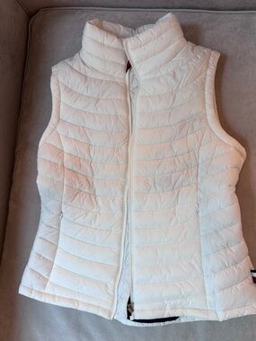 Tommy Hilfiger White Quilted Down-Style Vest with Navy Lining